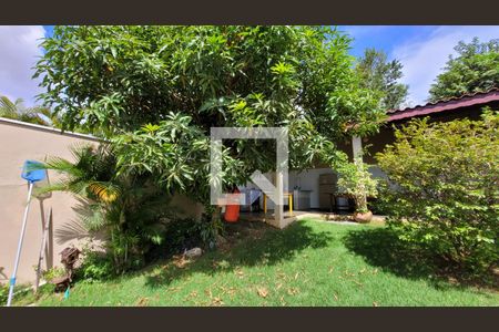 Casa à venda com 350m², 4 quartos e 3 vagas Casa à venda com 350m², 4 quartos e 3 vagasJardim