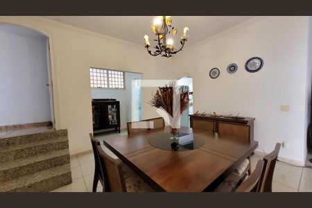 Casa à venda com 350m², 4 quartos e 3 vagas Casa à venda com 350m², 4 quartos e 3 vagasSala de Jantar