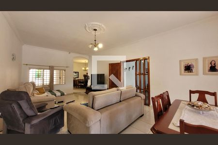 Casa à venda com 350m², 4 quartos e 3 vagas Casa à venda com 350m², 4 quartos e 3 vagasSala de TV