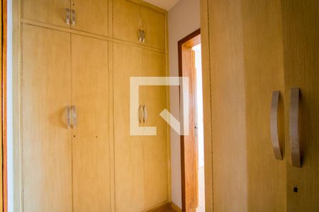 Apartamento à venda com 400m², 3 quartos e 3 vagas Apartamento à venda com 400m², 3 quartos e 3 vagasCloset do quarto 1