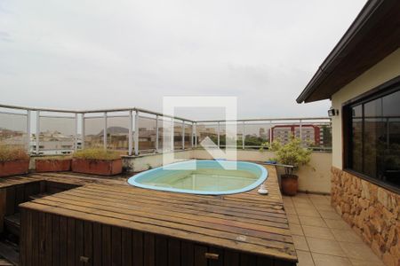 Apartamento à venda com 180m², 3 quartos e 2 vagasTerraço - Piscina