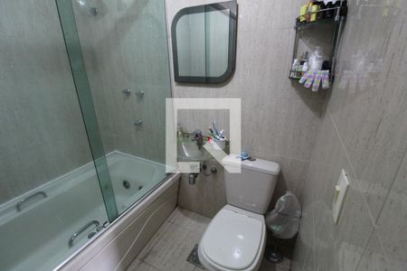 Apartamento à venda com 180m², 3 quartos e 2 vagasBanheiro da suíte