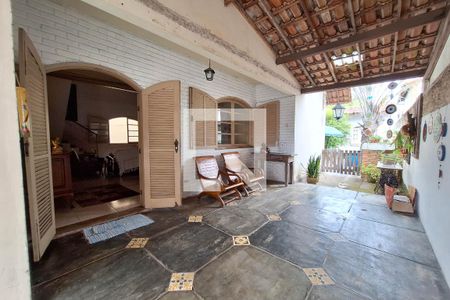 Casa à venda com 220m², 5 quartos e 2 vagas Casa à venda com 220m², 5 quartos e 2 vagasQuintal