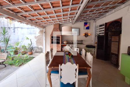 Casa à venda com 220m², 5 quartos e 2 vagas Casa à venda com 220m², 5 quartos e 2 vagasChurrasqueira