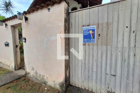 Casa à venda com 220m², 5 quartos e 2 vagas Casa à venda com 220m², 5 quartos e 2 vagasFachada