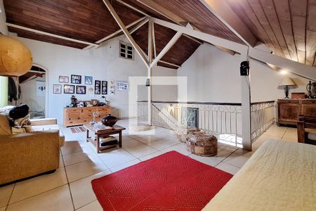 Casa à venda com 220m², 5 quartos e 2 vagas Casa à venda com 220m², 5 quartos e 2 vagasMezanino