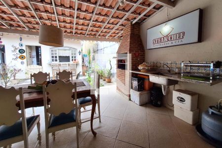 Casa à venda com 220m², 5 quartos e 2 vagas Casa à venda com 220m², 5 quartos e 2 vagasChurrasqueira