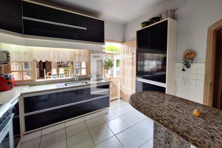 Casa à venda com 220m², 5 quartos e 2 vagas Casa à venda com 220m², 5 quartos e 2 vagasCozinha