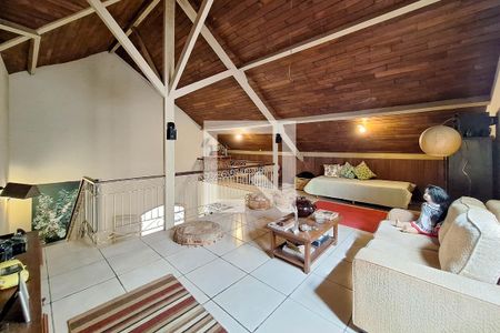 Casa à venda com 220m², 5 quartos e 2 vagas Casa à venda com 220m², 5 quartos e 2 vagasMezanino