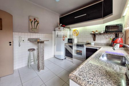 Casa à venda com 220m², 5 quartos e 2 vagas Casa à venda com 220m², 5 quartos e 2 vagasCozinha