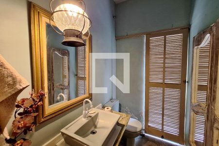 Casa à venda com 220m², 5 quartos e 2 vagas Casa à venda com 220m², 5 quartos e 2 vagasBanheiro Social