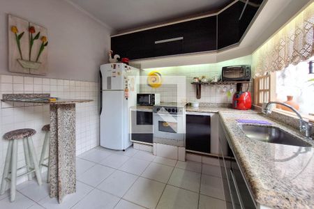 Casa à venda com 220m², 5 quartos e 2 vagas Casa à venda com 220m², 5 quartos e 2 vagasCozinha