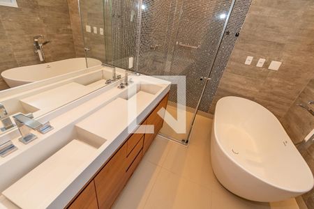 Apartamento à venda com 189m², 3 quartos e 3 vagas Apartamento à venda com 189m², 3 quartos e 3 vagasDetalhe Banheiro da Suíte 1
