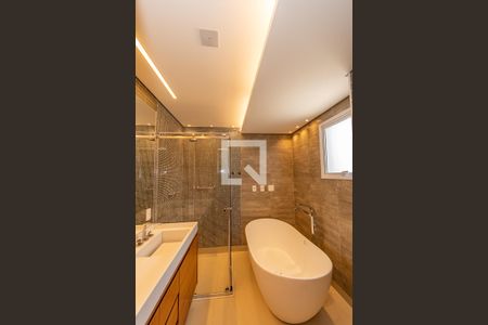 Apartamento à venda com 189m², 3 quartos e 3 vagas Apartamento à venda com 189m², 3 quartos e 3 vagasBanheiro da Suíte 1