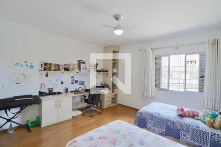 Casa à venda com 450m², 4 quartos e 7 vagas Casa à venda com 450m², 4 quartos e 7 vagasQuarto 1