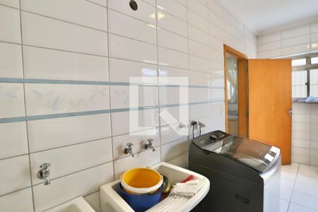 Casa à venda com 450m², 4 quartos e 7 vagas Casa à venda com 450m², 4 quartos e 7 vagasLavanderia