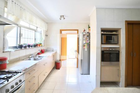 Casa à venda com 450m², 4 quartos e 7 vagas Casa à venda com 450m², 4 quartos e 7 vagasCozinha