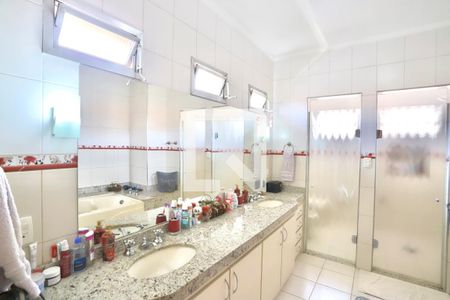 Casa à venda com 450m², 4 quartos e 7 vagas Casa à venda com 450m², 4 quartos e 7 vagasBanheiro do Quarto 3
