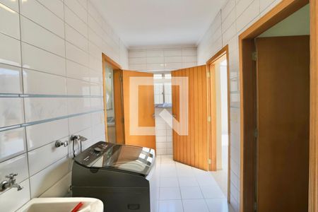 Casa à venda com 450m², 4 quartos e 7 vagas Casa à venda com 450m², 4 quartos e 7 vagasLavanderia