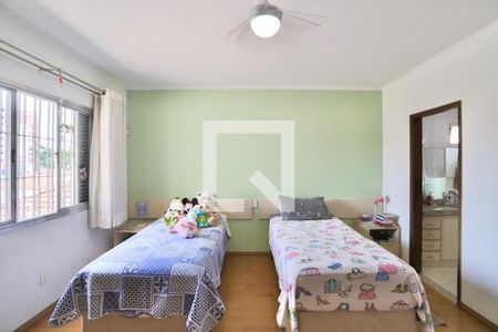 Casa à venda com 450m², 4 quartos e 7 vagas Casa à venda com 450m², 4 quartos e 7 vagasQuarto 1