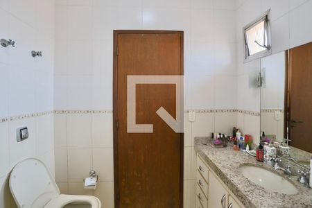 Casa à venda com 450m², 4 quartos e 7 vagas Casa à venda com 450m², 4 quartos e 7 vagasBanheiro do Quarto 1
