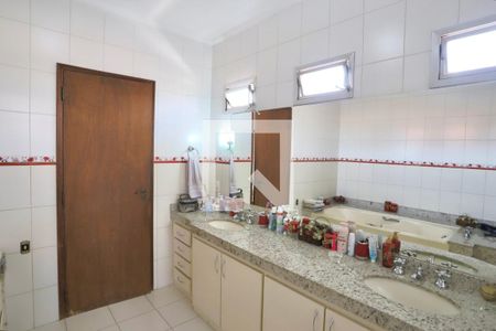 Casa à venda com 450m², 4 quartos e 7 vagas Casa à venda com 450m², 4 quartos e 7 vagasBanheiro do Quarto 3