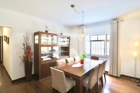 Casa à venda com 450m², 4 quartos e 7 vagas Casa à venda com 450m², 4 quartos e 7 vagasSala de Jantar