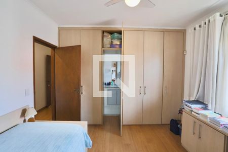 Casa à venda com 450m², 4 quartos e 7 vagas Casa à venda com 450m², 4 quartos e 7 vagasQuarto 2