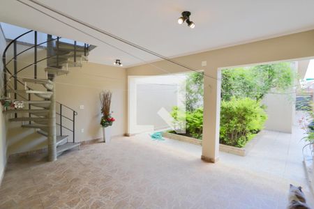 Casa à venda com 450m², 4 quartos e 7 vagas Casa à venda com 450m², 4 quartos e 7 vagasQuintal