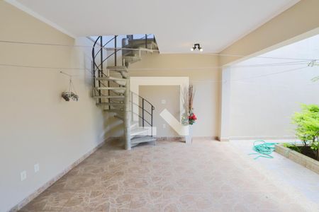 Casa à venda com 450m², 4 quartos e 7 vagas Casa à venda com 450m², 4 quartos e 7 vagasQuintal