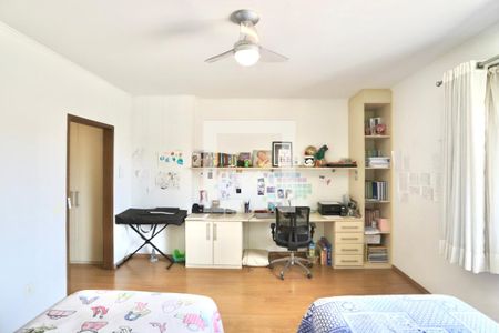 Casa à venda com 450m², 4 quartos e 7 vagas Casa à venda com 450m², 4 quartos e 7 vagasQuarto 1