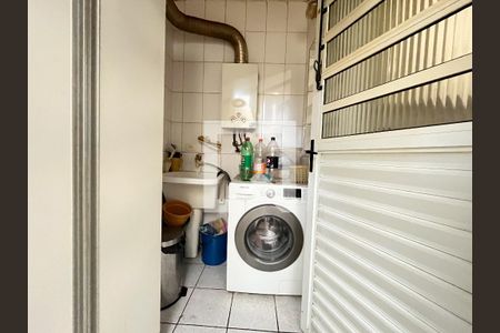 Casa de condomínio à venda com 140m², 4 quartos e 3 vagas Casa de condomínio à venda com 140m², 4 quartos e 3 vagasÁrea de Serviço