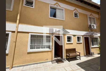Casa de condomínio à venda com 140m², 4 quartos e 3 vagas Casa de condomínio à venda com 140m², 4 quartos e 3 vagasFachada