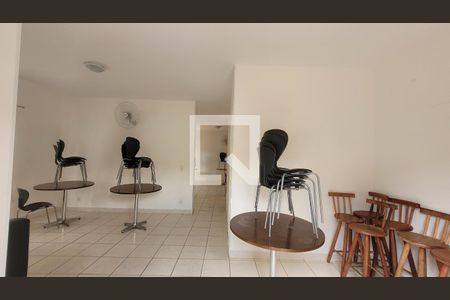 Apartamento à venda com 74m², 3 quartos e 2 vagas Apartamento à venda com 74m², 3 quartos e 2 vagasÁrea comum - Salão de festas