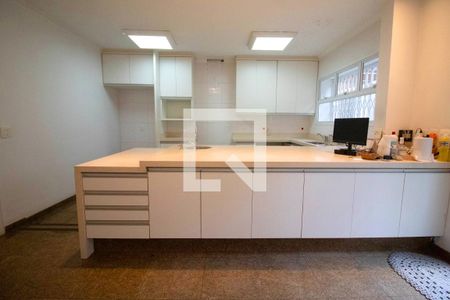 Casa à venda com 440m², 7 quartos e 3 vagas Casa à venda com 440m², 7 quartos e 3 vagasLavabo