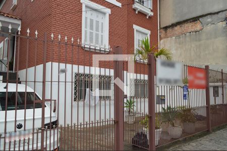 Casa à venda com 250m², 7 quartos e 3 vagas Casa à venda com 250m², 7 quartos e 3 vagasFachada