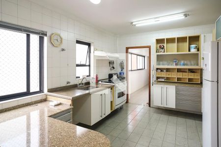 Apartamento à venda com 140m², 3 quartos e 2 vagasCozinha