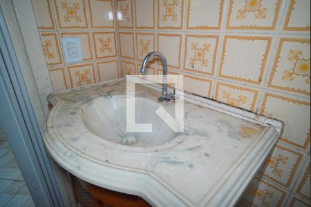 Banheiro de apartamento para alugar com 1 quarto, 47m² em Morro Santana, Porto Alegre
