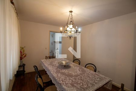 Casa à venda com 168m², 4 quartos e 2 vagas Casa à venda com 168m², 4 quartos e 2 vagasSala de Jantar