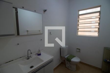Casa à venda com 168m², 4 quartos e 2 vagas Casa à venda com 168m², 4 quartos e 2 vagasBanheiro da Suíte