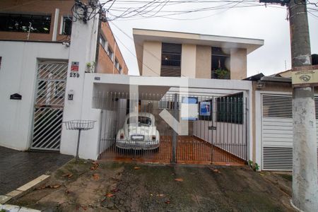 Casa à venda com 168m², 4 quartos e 2 vagas Casa à venda com 168m², 4 quartos e 2 vagasFachada