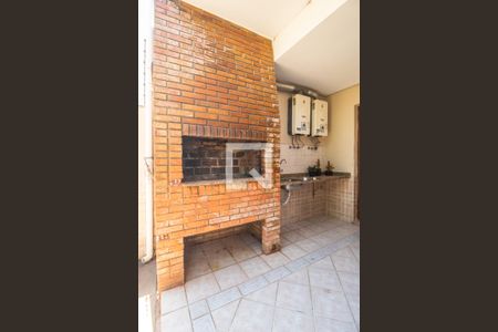 Casa à venda com 363m², 5 quartos e 2 vagas Casa à venda com 363m², 5 quartos e 2 vagasÁrea comum - Churrasqueira