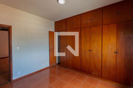 Casa à venda com 340m², 7 quartos e 3 vagas Casa à venda com 340m², 7 quartos e 3 vagasQuarto Suíte