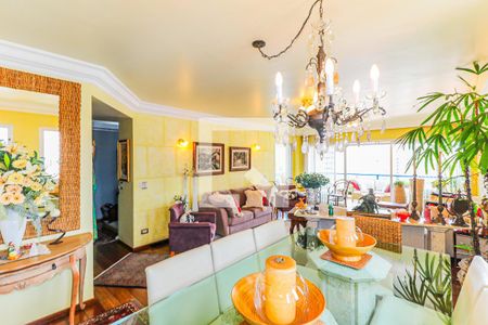 Apartamento à venda com 180m², 4 quartos e 2 vagas Apartamento à venda com 180m², 4 quartos e 2 vagasSala de jantar