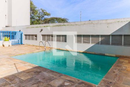 Apartamento à venda com 180m², 4 quartos e 2 vagas Apartamento à venda com 180m², 4 quartos e 2 vagasÁrea comum - Piscina