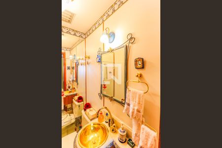 Apartamento à venda com 180m², 4 quartos e 2 vagas Apartamento à venda com 180m², 4 quartos e 2 vagasLavabo