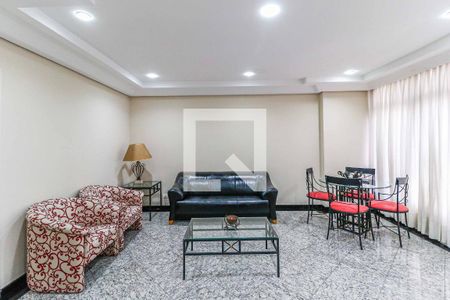 Apartamento à venda com 180m², 4 quartos e 2 vagas Apartamento à venda com 180m², 4 quartos e 2 vagasÁrea comum - Hall