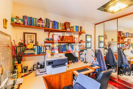 Apartamento à venda com 180m², 4 quartos e 2 vagas Apartamento à venda com 180m², 4 quartos e 2 vagasQuarto 1