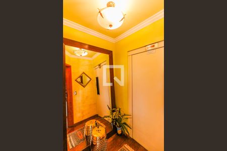 Apartamento à venda com 180m², 4 quartos e 2 vagas Apartamento à venda com 180m², 4 quartos e 2 vagasHall