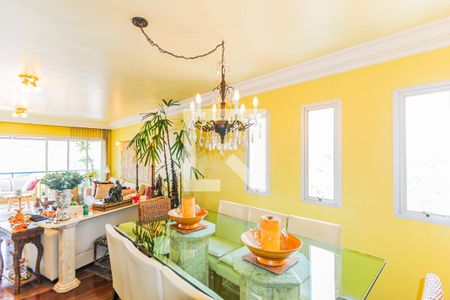 Apartamento à venda com 180m², 4 quartos e 2 vagas Apartamento à venda com 180m², 4 quartos e 2 vagasSala de jantar